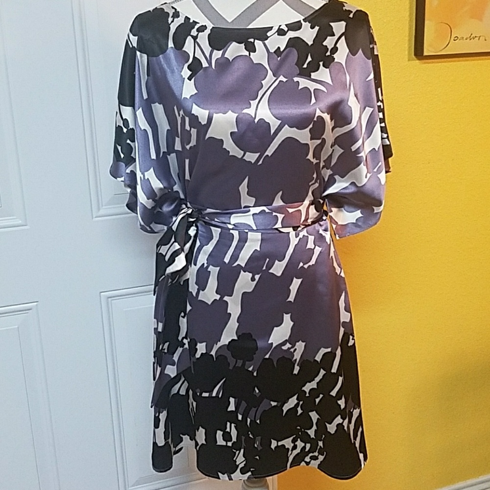 🔥 BCBG SATIN KOMONO DRESS 🔥